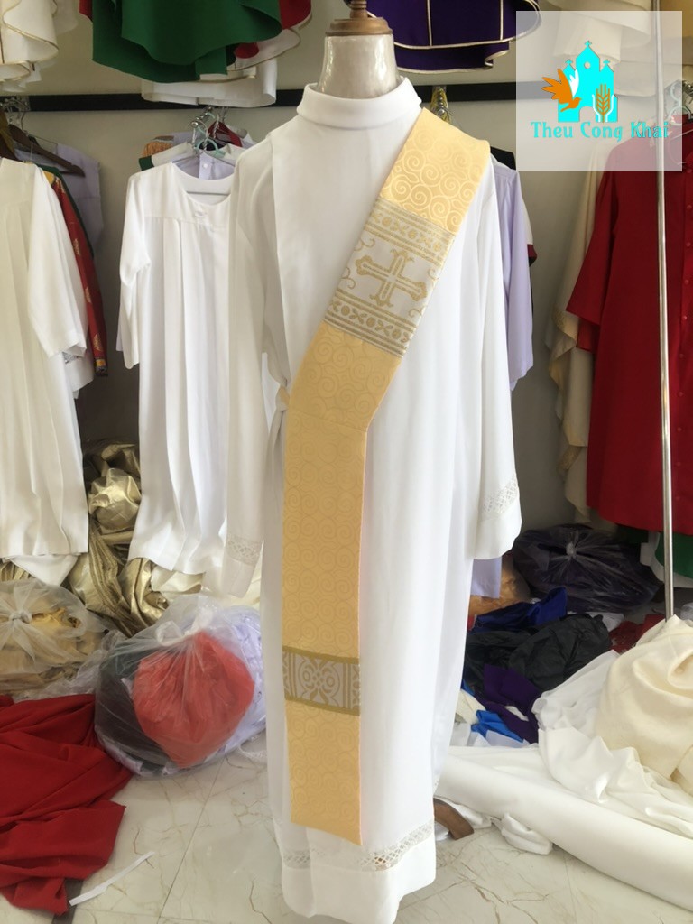 Áo phó tế — APT